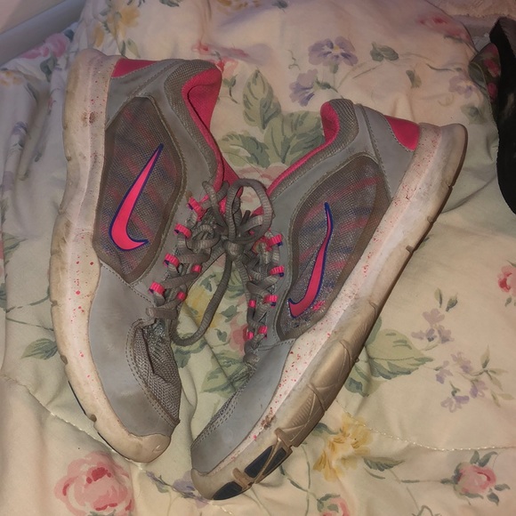 Nike shoes - Picture 2 of 4